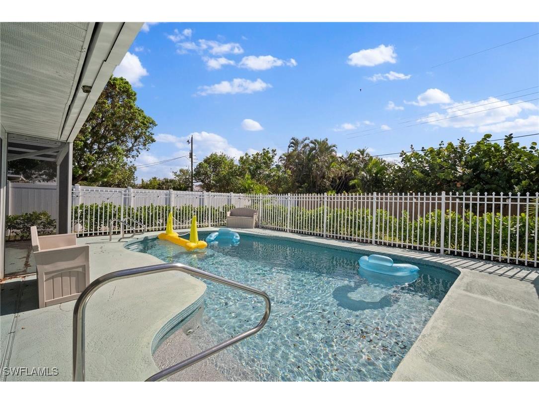 48 1st Street Bonita Springs FL 34134 224092404 image1