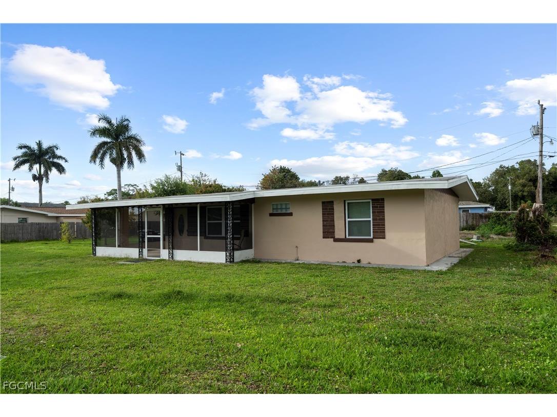 48 Victoria Drive North Fort Myers FL 33917 2026013604 image2