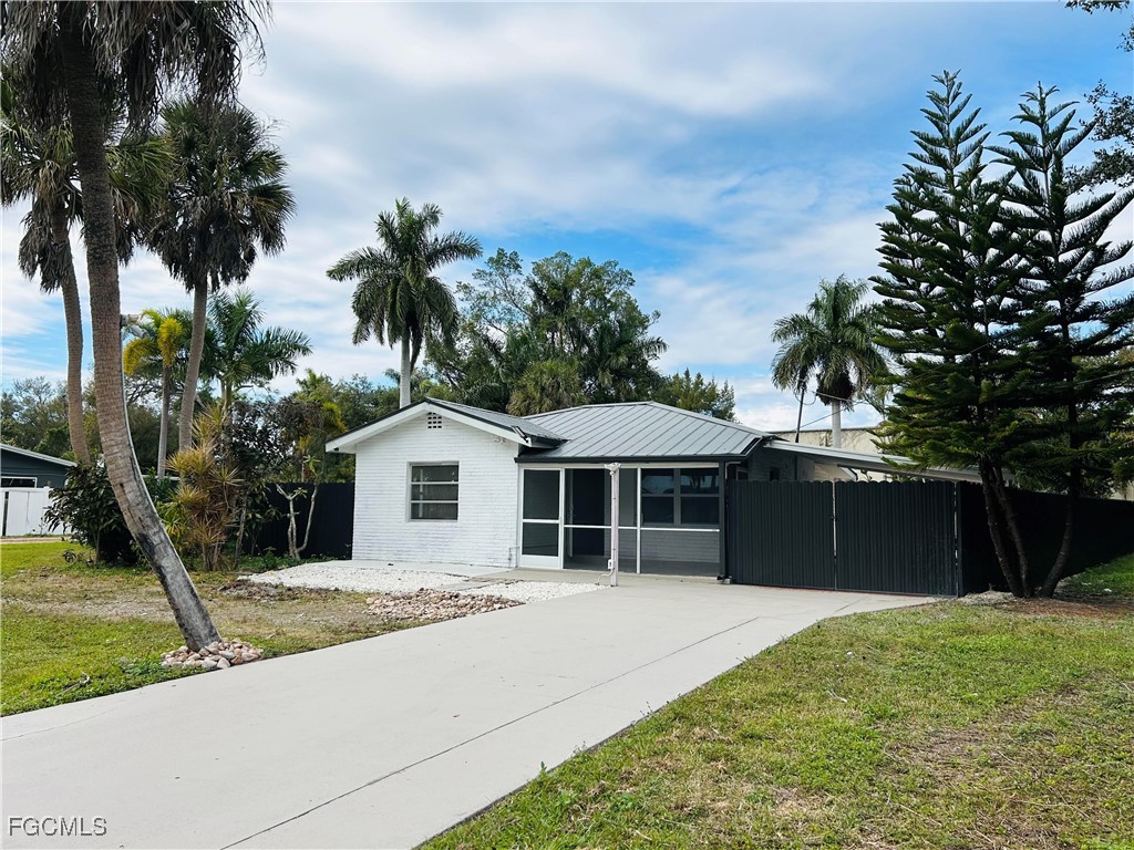 48 W North Shore Avenue North Fort Myers FL 33903 2026004657 image1