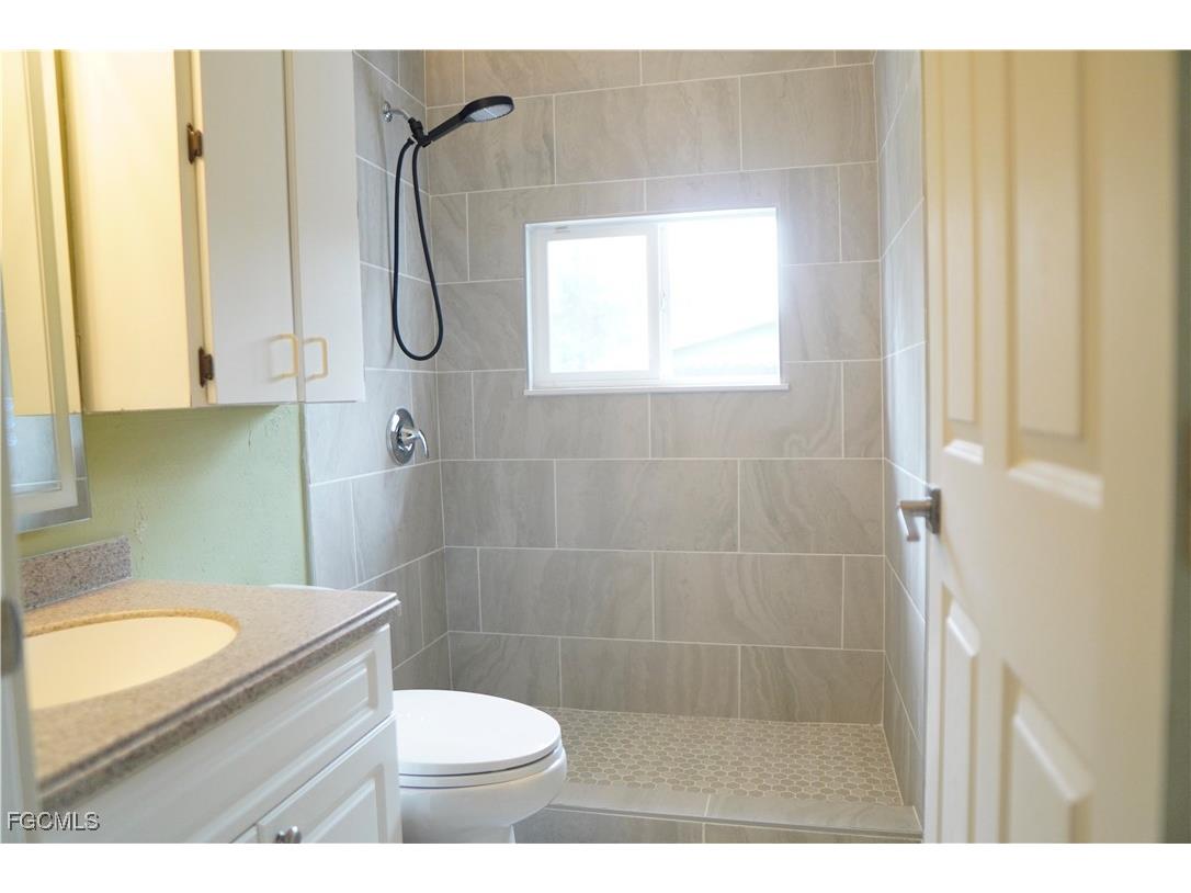 48 W North Shore Avenue North Fort Myers FL 33903 2026004657 image18