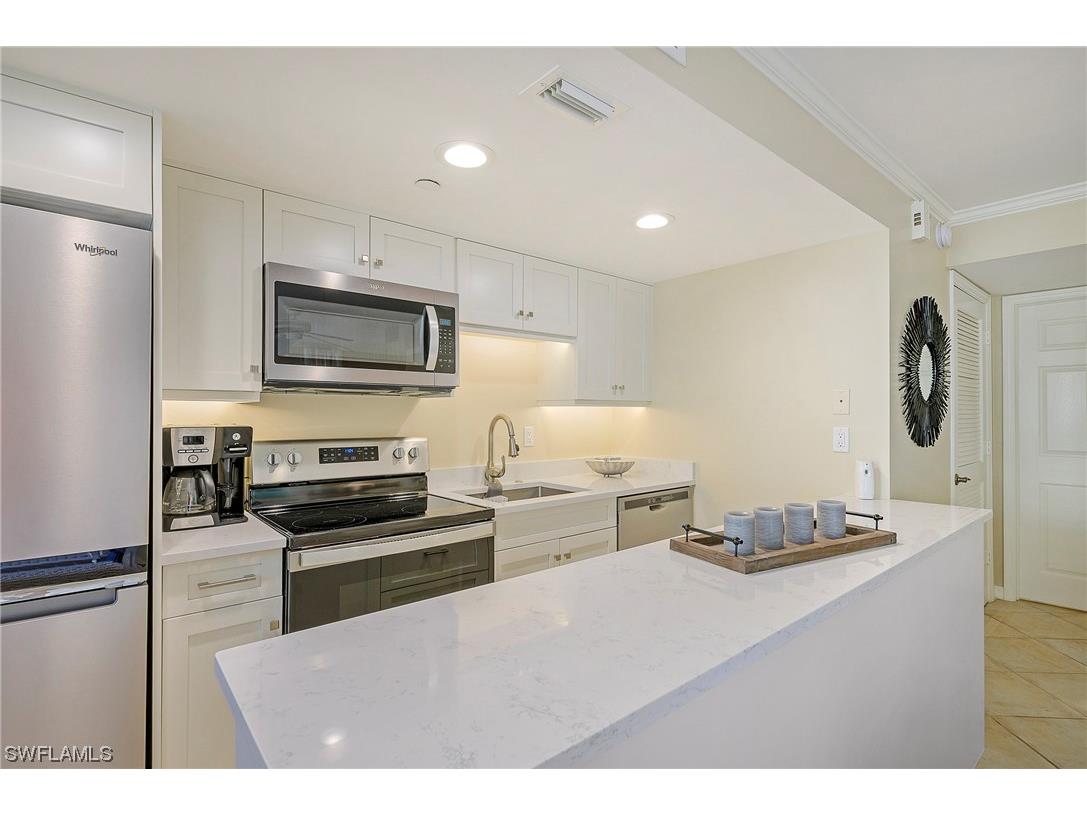 480 5th Street S #104 Naples FL 34102 224008321 image1