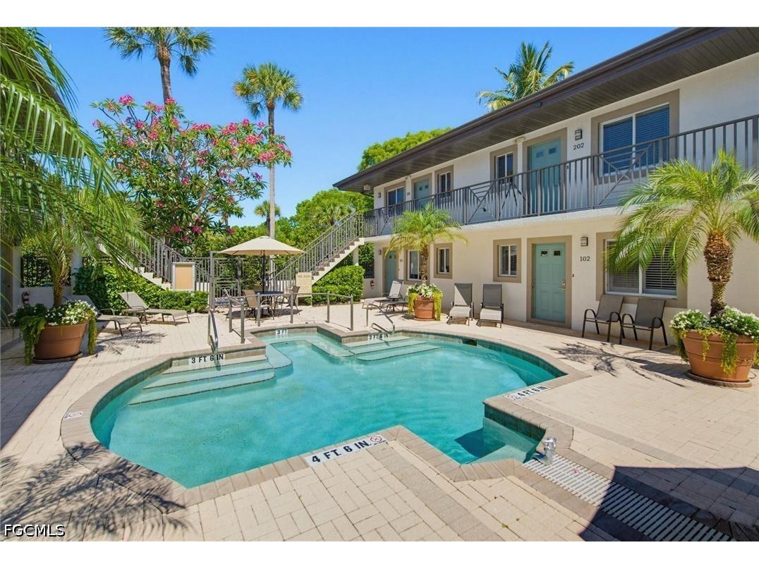 480 5th Street S #202 Naples FL 34102 2026017700 image1