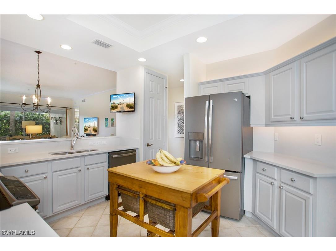 4800 Yacht Harbor Drive #811 Naples FL 34112 224006702 image1