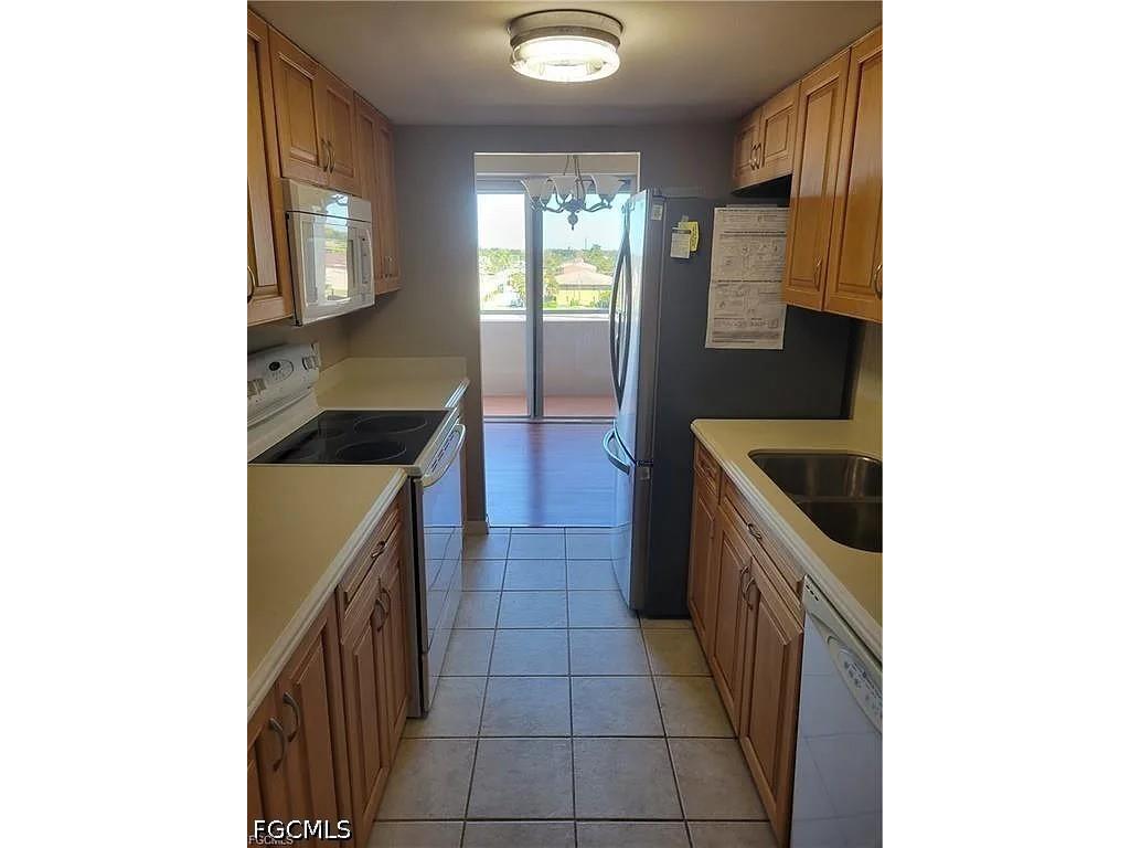 4803 Sunset Court #402 Cape Coral FL 33904 2026020267 image1