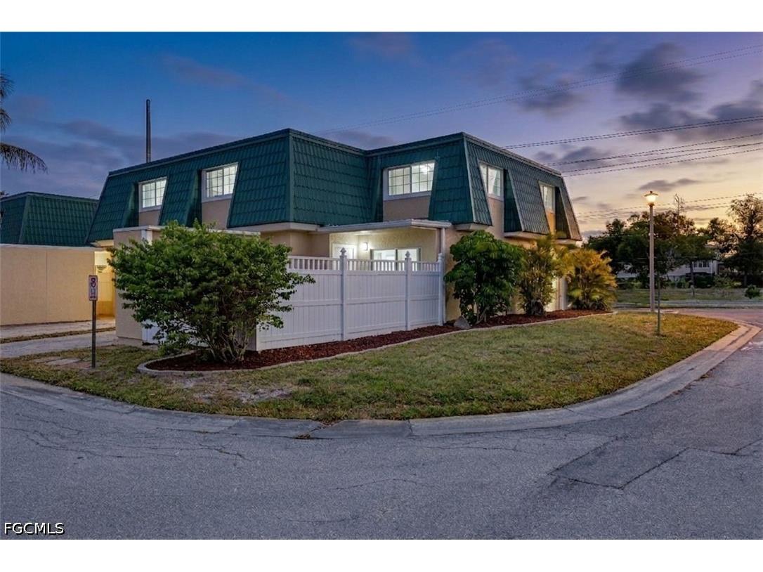 4811 Sunfish Court Fort Myers FL 33919 2026018258 image1
