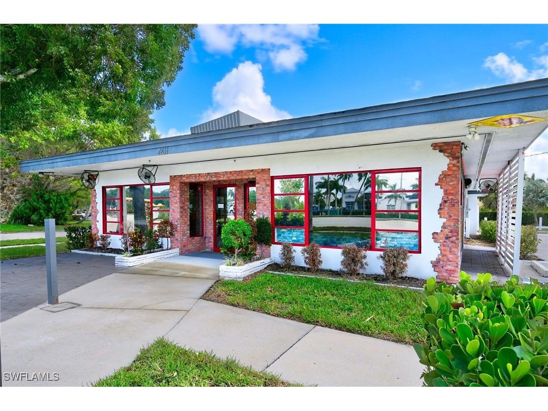 4811 Tamiami Trail E Naples FL 34112 224071718 image1