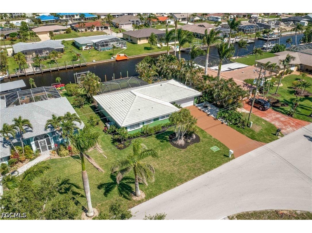 4815 Sorrento Court Cape Coral FL 33904 2026018969 image3