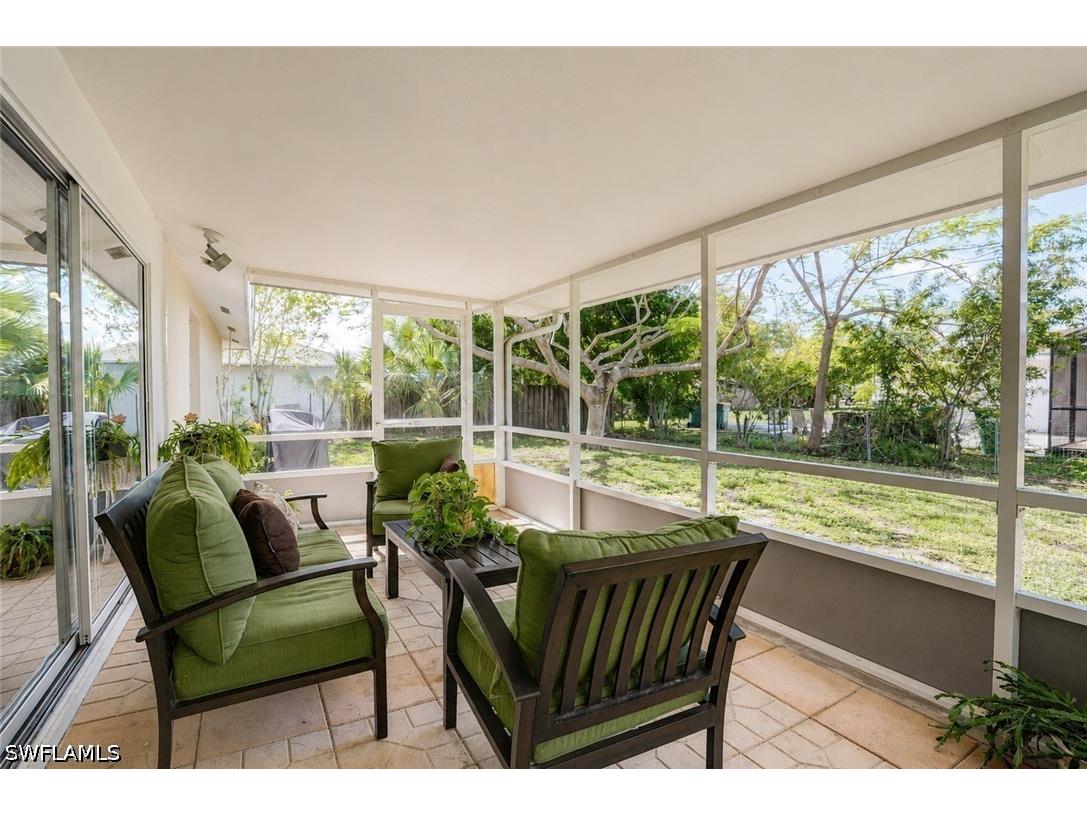 4818 Tahiti Lane Naples FL 34112 226018532 image2