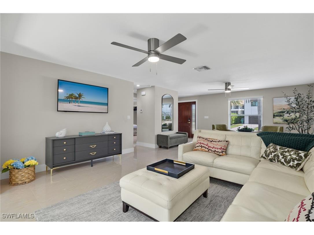 482 Tradewinds Avenue Naples FL 34108 225067012 image4