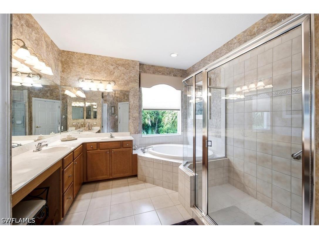 4825 Shinnecock Hills Court #201 Naples FL 34112 226024388 image17