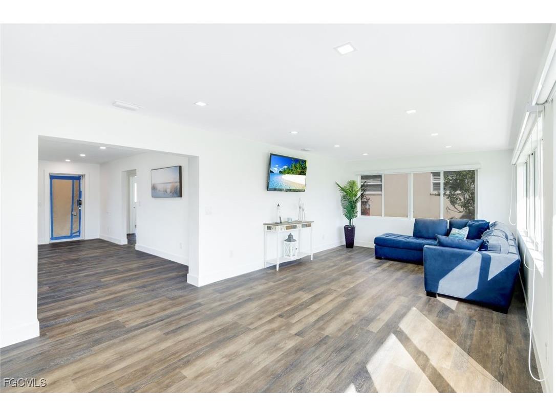 4827 SW 3rd Avenue Cape Coral FL 33914 2025010589 image5