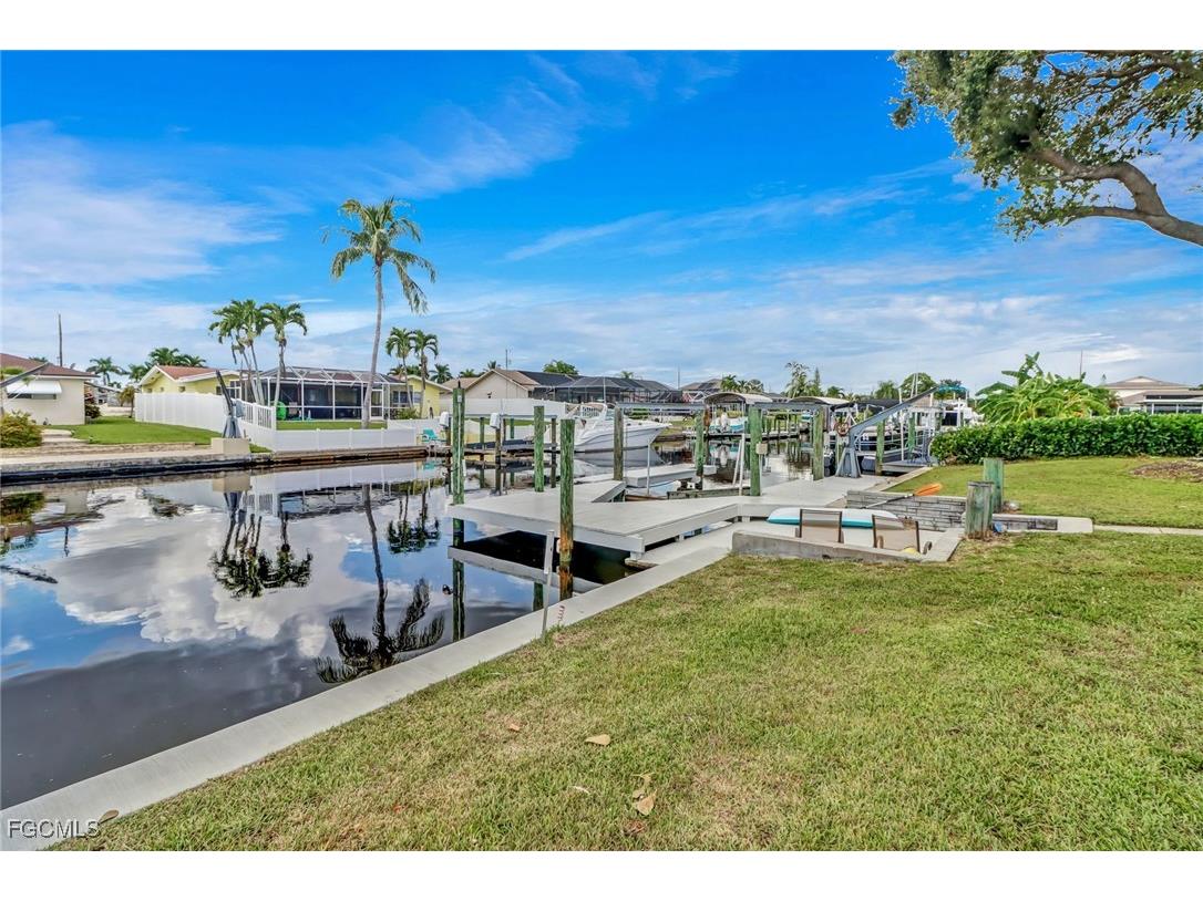 4838 Tudor Drive Cape Coral FL 33904 2025009840 image15