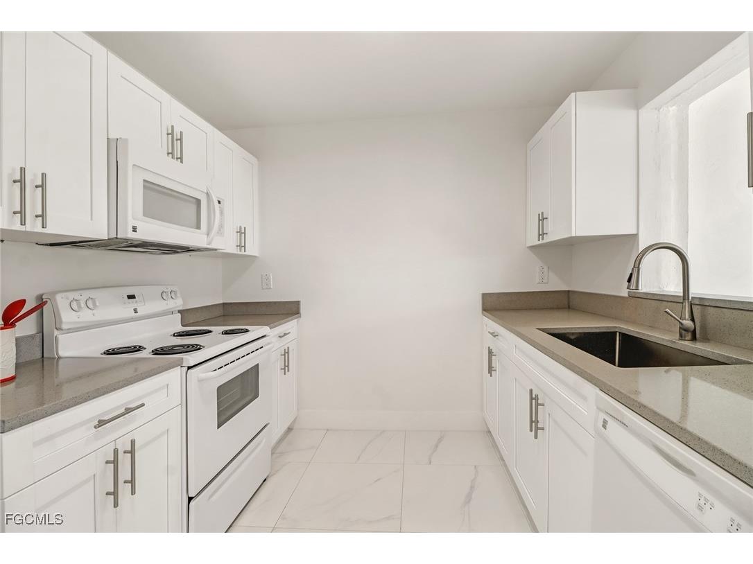 4838 Tudor Drive Cape Coral FL 33904 2025009840 image3