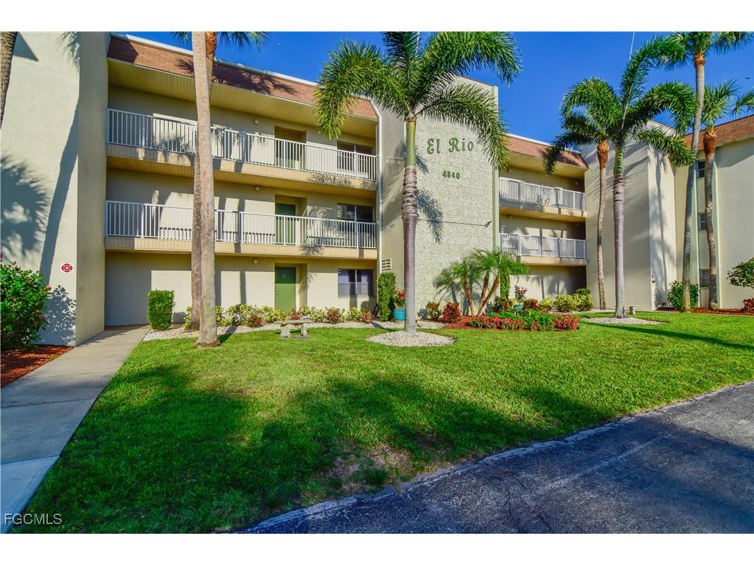 4840 Golf Club Court #10 North Fort Myers FL 33903 2025019327 image1