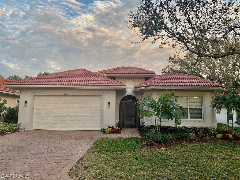 4842 Europa Drive S Naples FL 34105 222048399 image1