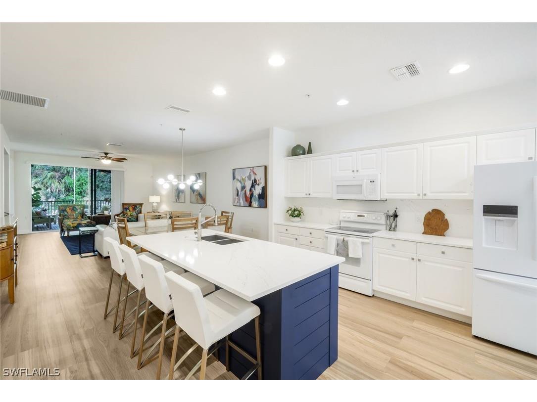 4843 Hampshire Court #105 Naples FL 34112 226010173 image1