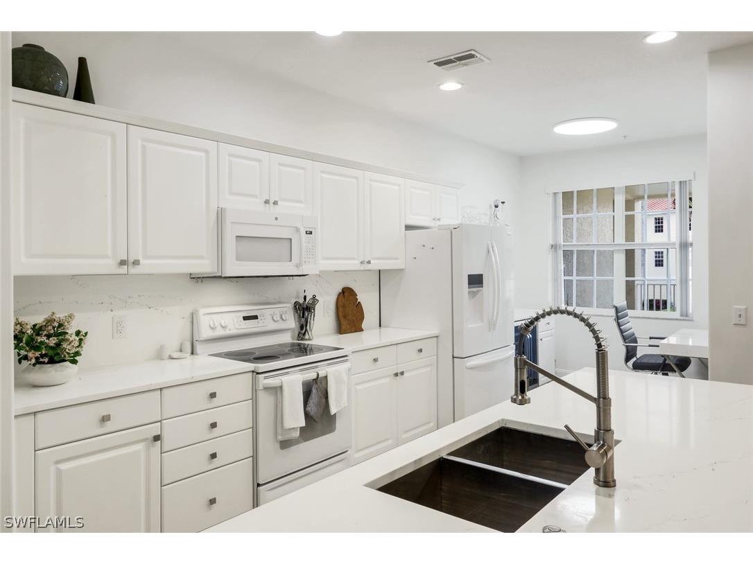 4843 Hampshire Court #105 Naples FL 34112 226010173 image10