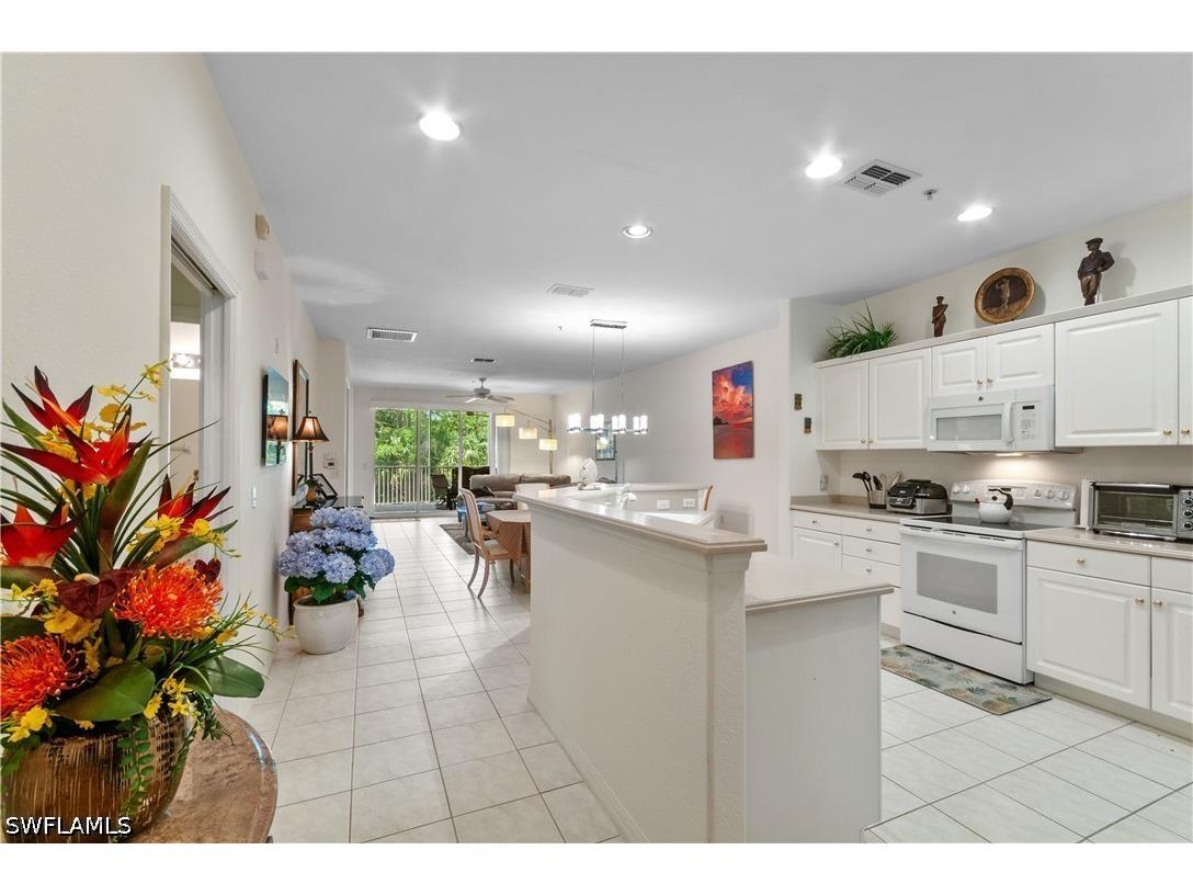 4853 Hampshire Court #105 Naples FL 34112 226023161 image4