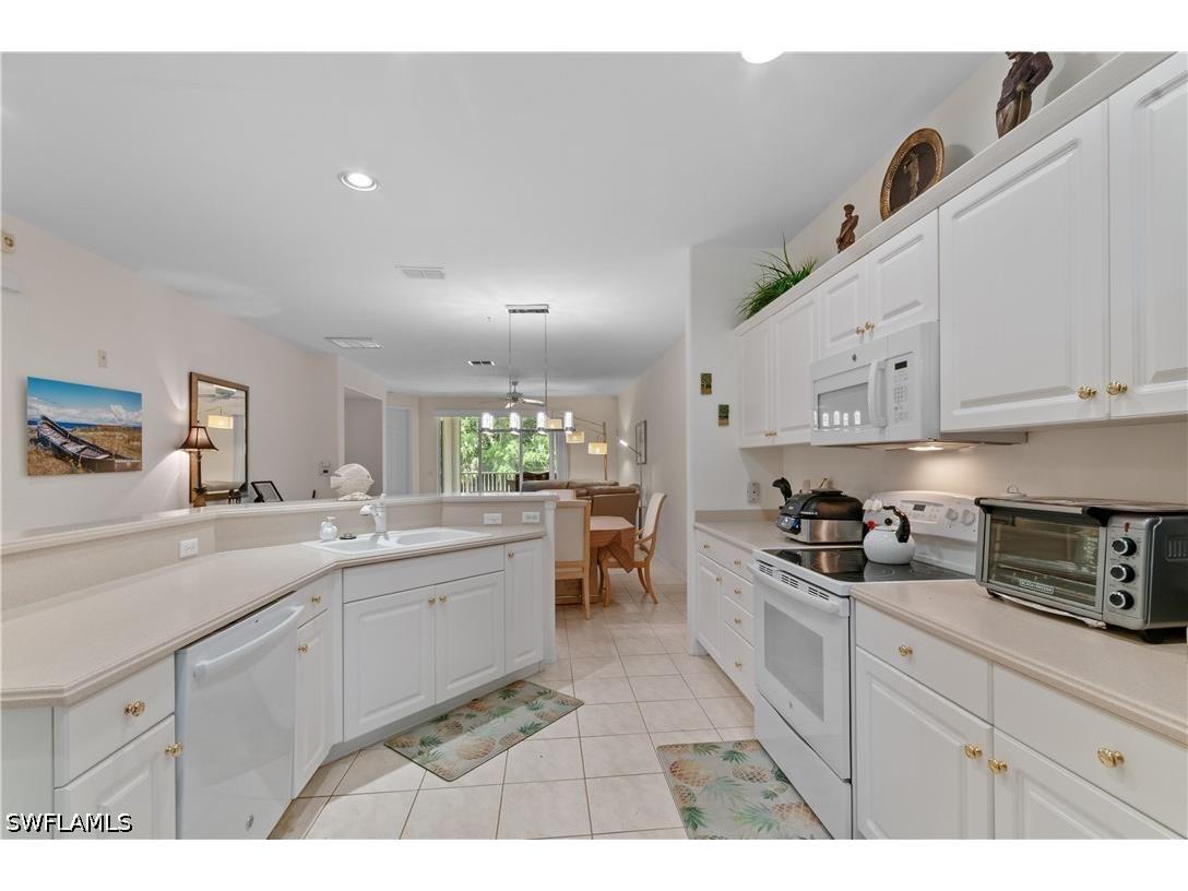 4853 Hampshire Court #105 Naples FL 34112 226023161 image5