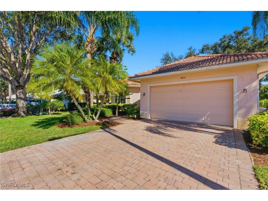 4854 Europa Drive Naples FL 34105 226000728 image2