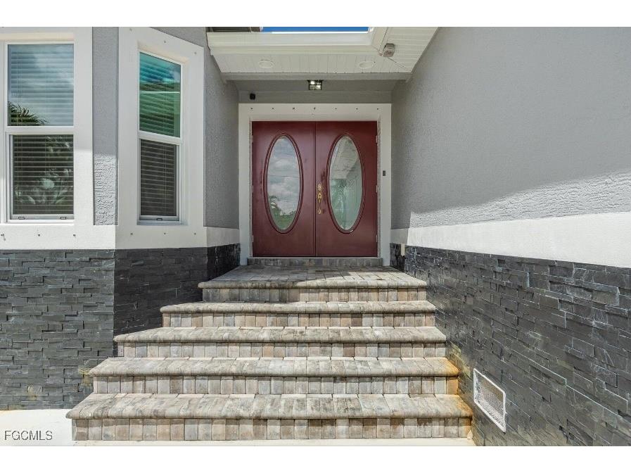 4885 E Riverside Drive Fort Myers FL 33905 2025020847 image3