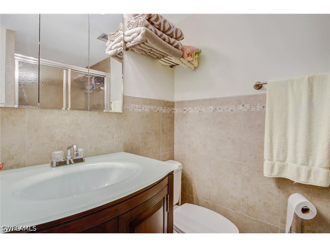49 High Point Circle S #102 Naples FL 34103 226016205 image17