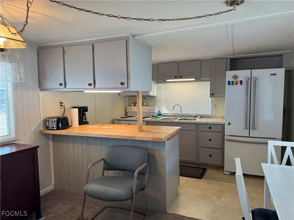 49 Poinsettia Drive Fort Myers FL 33905 2025022445 image5