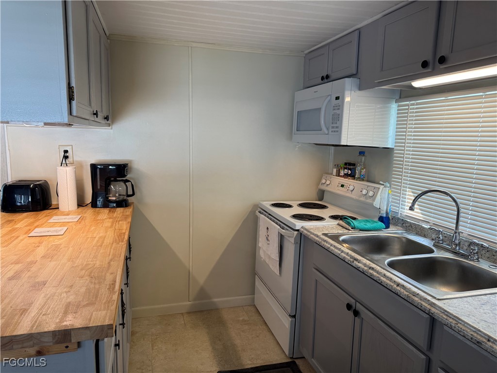 49 Poinsettia Drive Fort Myers FL 33905 2025022445 image6