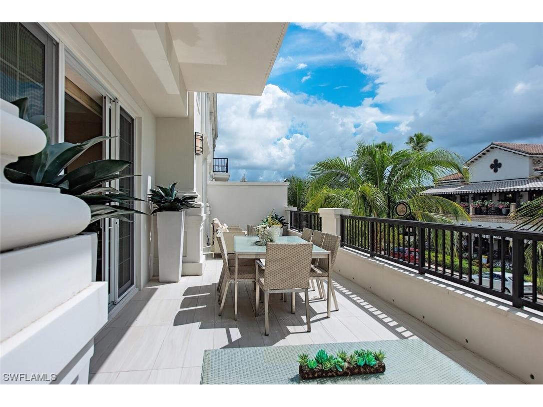 490 5th Street S #203 Naples FL 34102 223067235 image1
