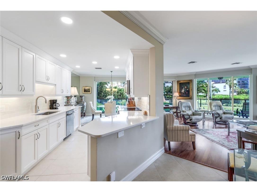 4901 Gulf Shore Boulevard N #104 Naples FL 34103 226018191 image3