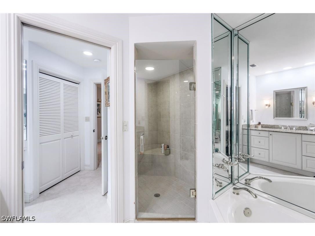 4901 Gulf Shore Boulevard N #104 Naples FL 34103 226018191 image8