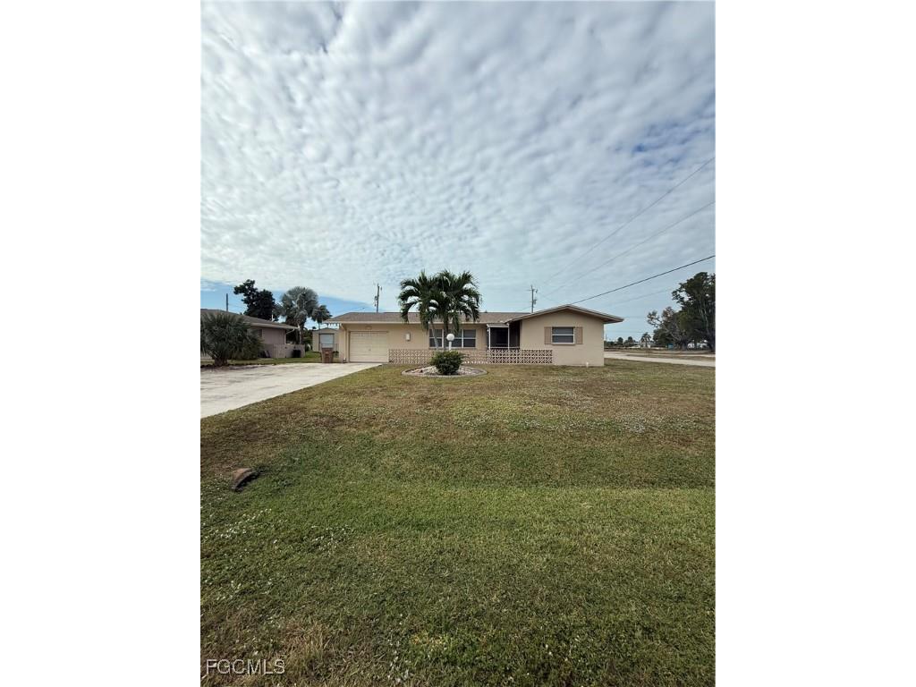 4902 Nassau Court Cape Coral FL 33904 2025023899 image1