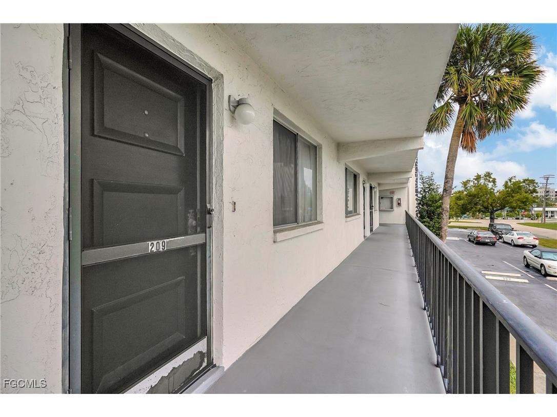 4906 Victoria Drive #209 Cape Coral FL 33904 2025010237 image4