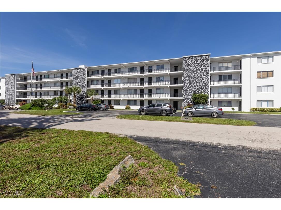 4906 Victoria Drive #313 Cape Coral FL 33904 2025022400 image1