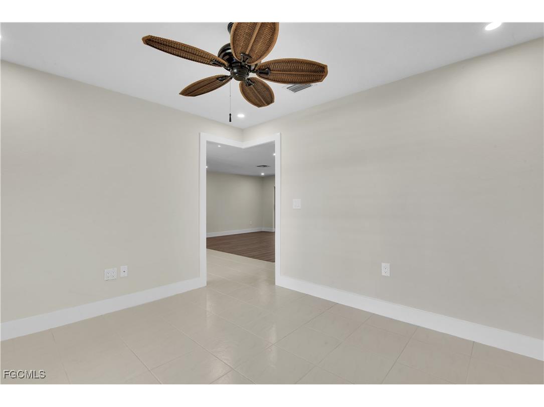 491 Cypress Way E Naples FL 34110 2025012589 image15