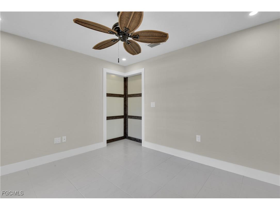 491 Cypress Way E Naples FL 34110 2025012589 image16