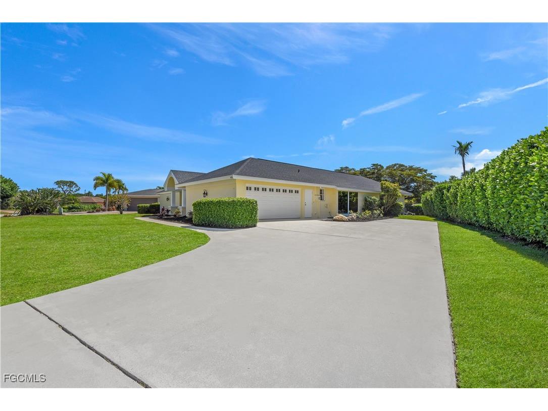 491 Cypress Way E Naples FL 34110 2025012589 image2