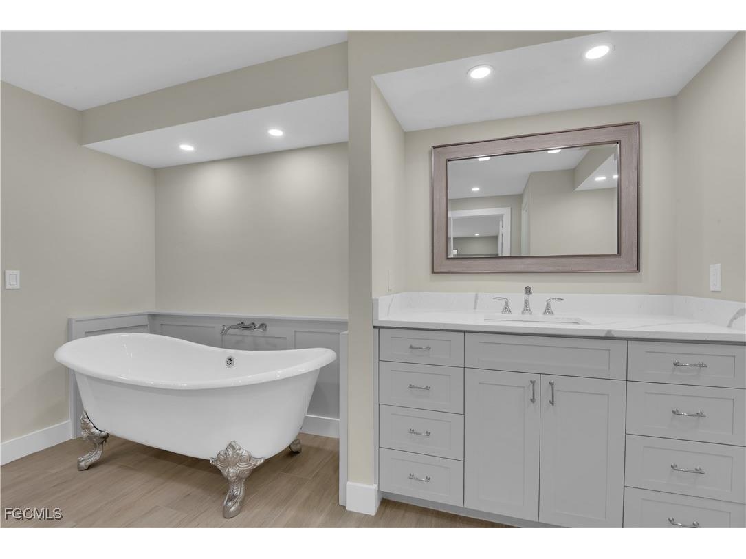 491 Cypress Way E Naples FL 34110 2025012589 image24