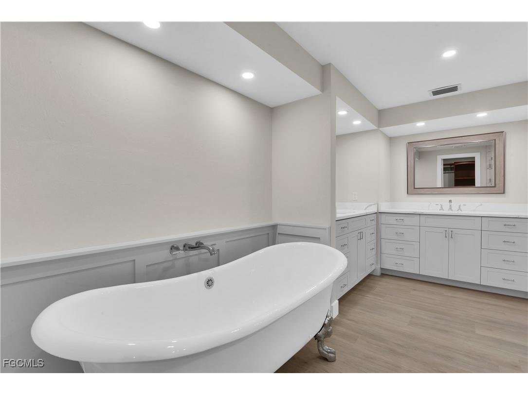 491 Cypress Way E Naples FL 34110 2025012589 image26