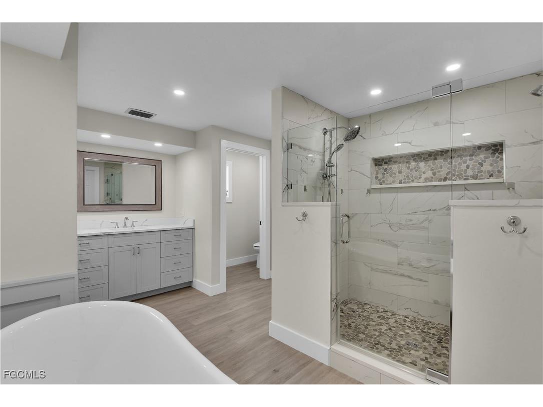 491 Cypress Way E Naples FL 34110 2025012589 image27