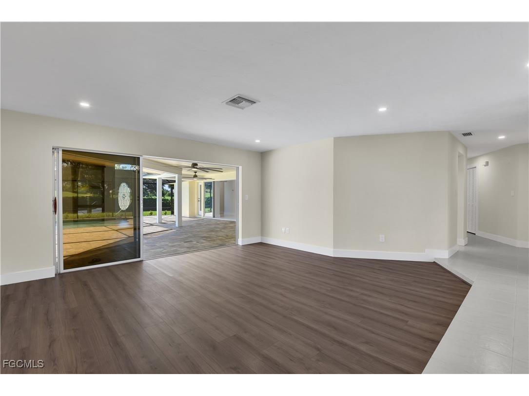 491 Cypress Way E Naples FL 34110 2025012589 image3