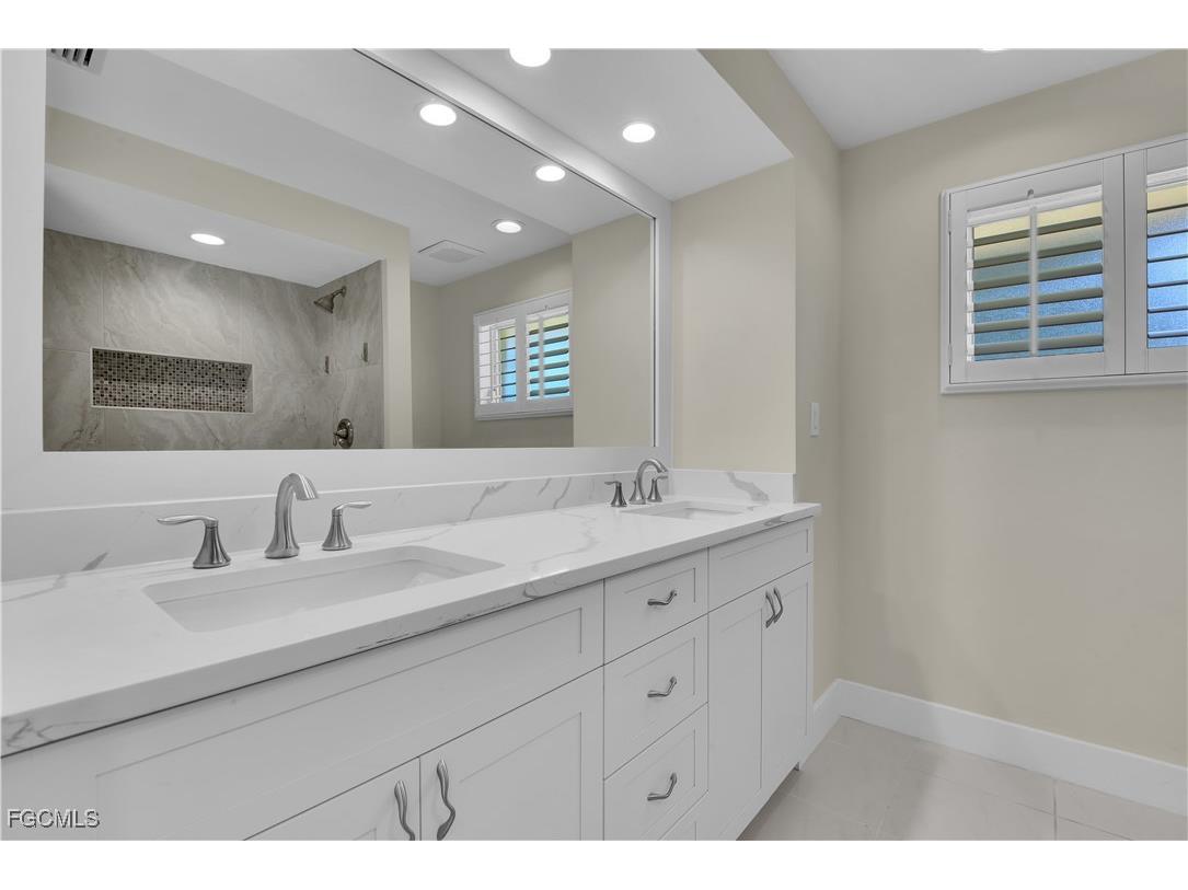 491 Cypress Way E Naples FL 34110 2025012589 image30