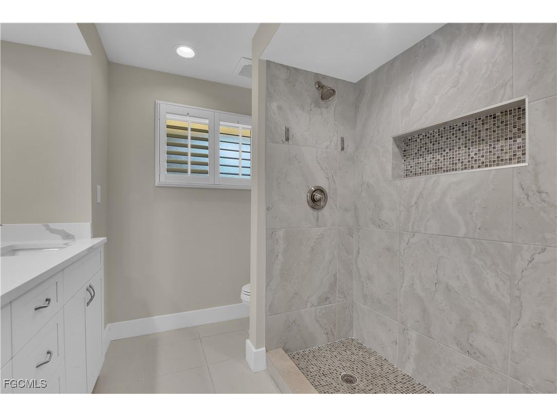 491 Cypress Way E Naples FL 34110 2025012589 image31