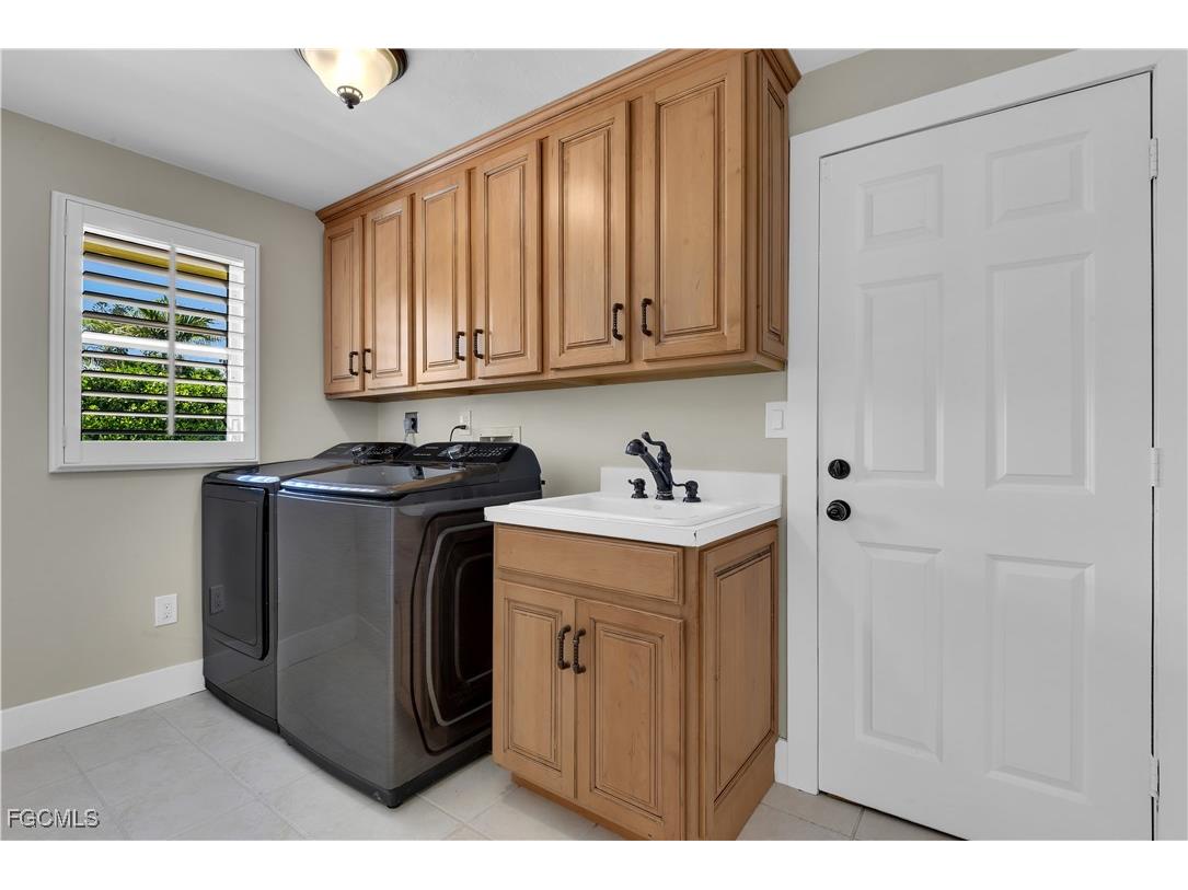 491 Cypress Way E Naples FL 34110 2025012589 image35