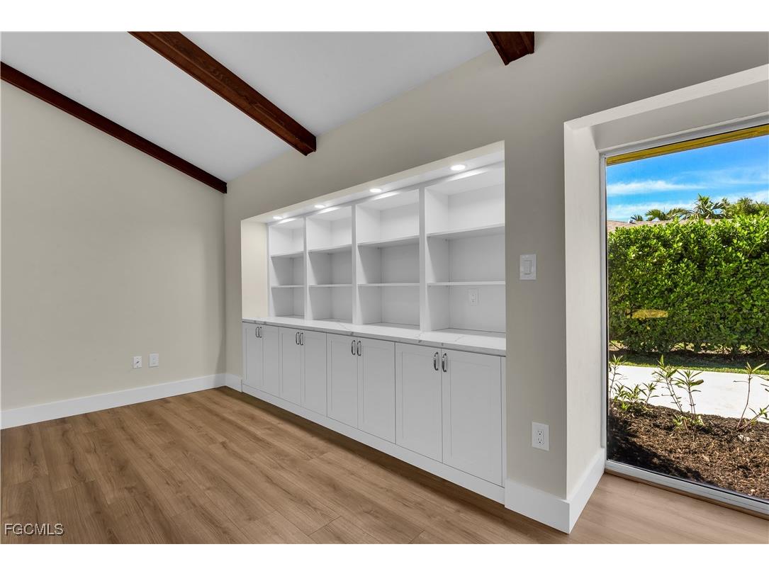 491 Cypress Way E Naples FL 34110 2025012589 image5