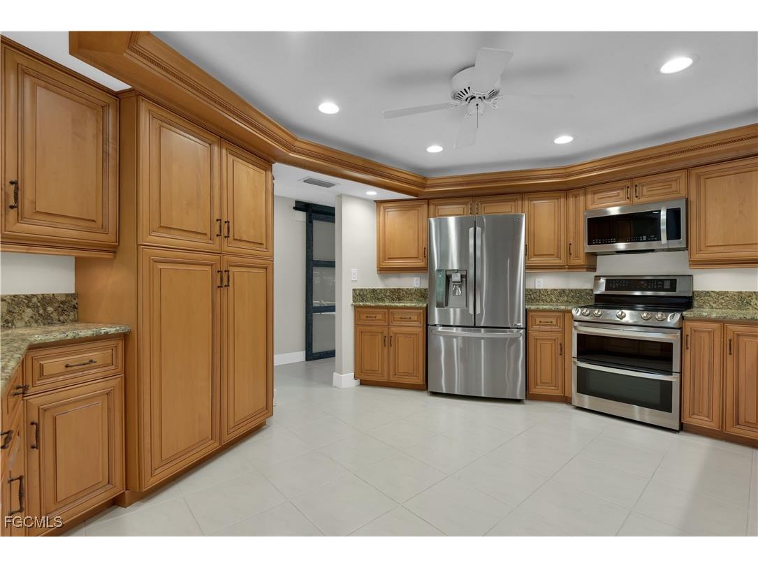 491 Cypress Way E Naples FL 34110 2025012589 image7