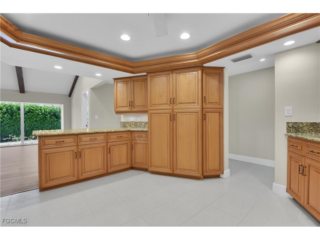 491 Cypress Way E Naples FL 34110 2025012589 image8