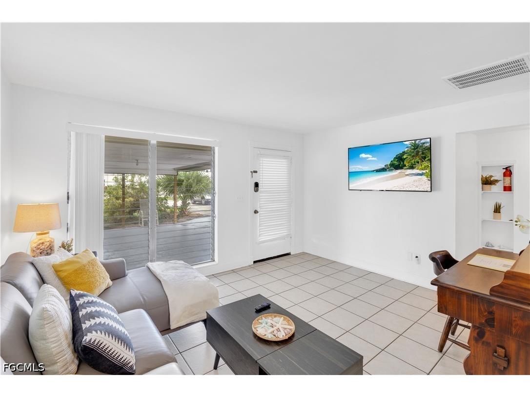 4913 Vincennes Street #2 Cape Coral FL 33904 2026025087 image1