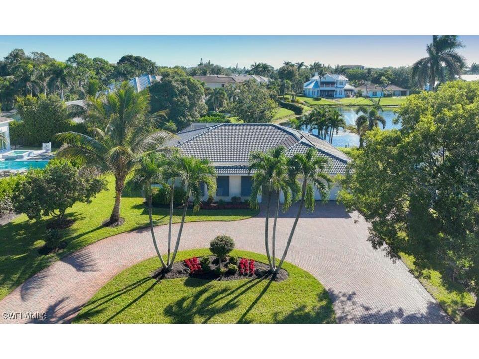 4916 Crayton Road Naples FL 34103 225076457 image1