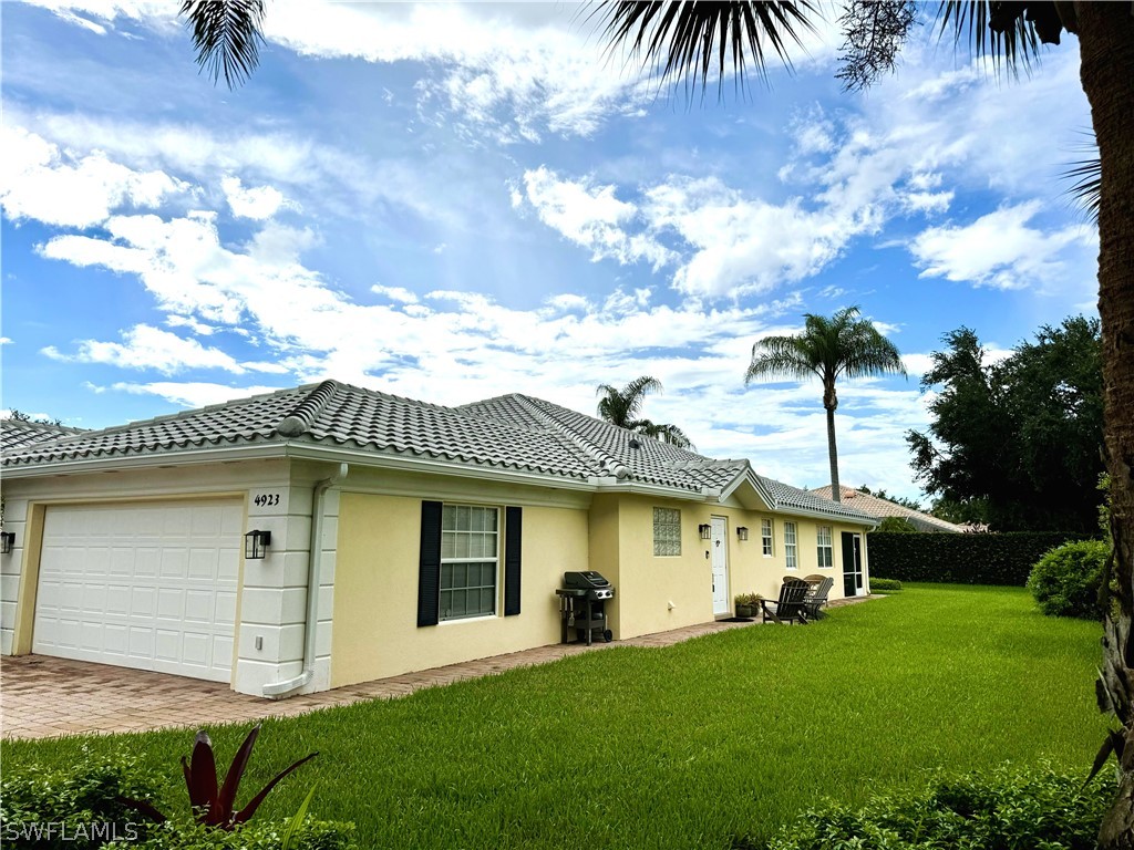 4923 Kingston Way Naples FL 34119 224032853 image1